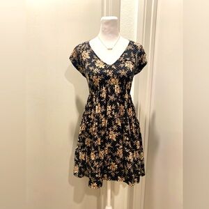 Urban Outfitters Black & Tan Floral V-Neck Short Sleeve Mini Dress - XS